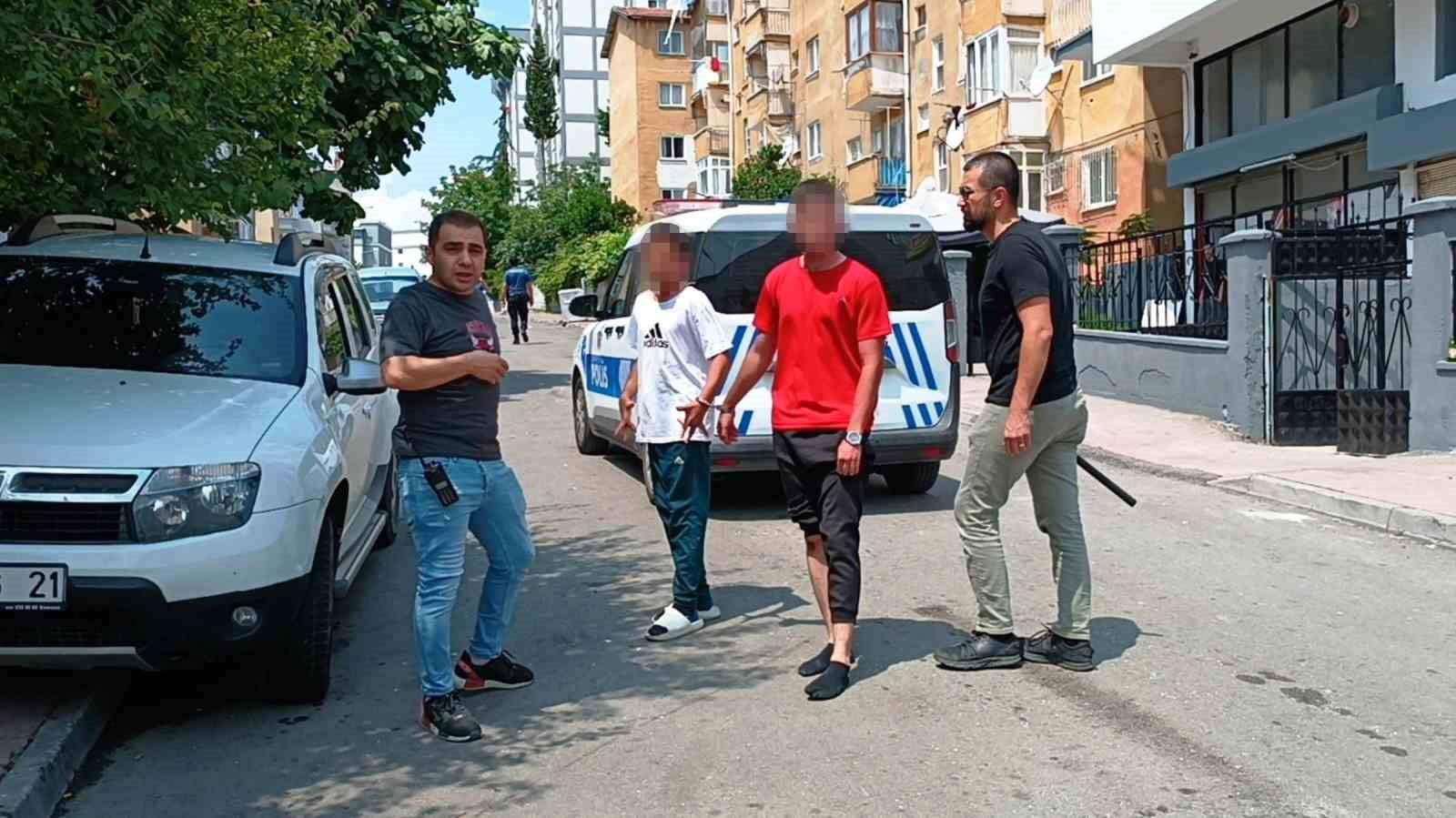 Mahalle kavgasında 1 polis yaralandı, 4 kişi g&ouml;zaltında
