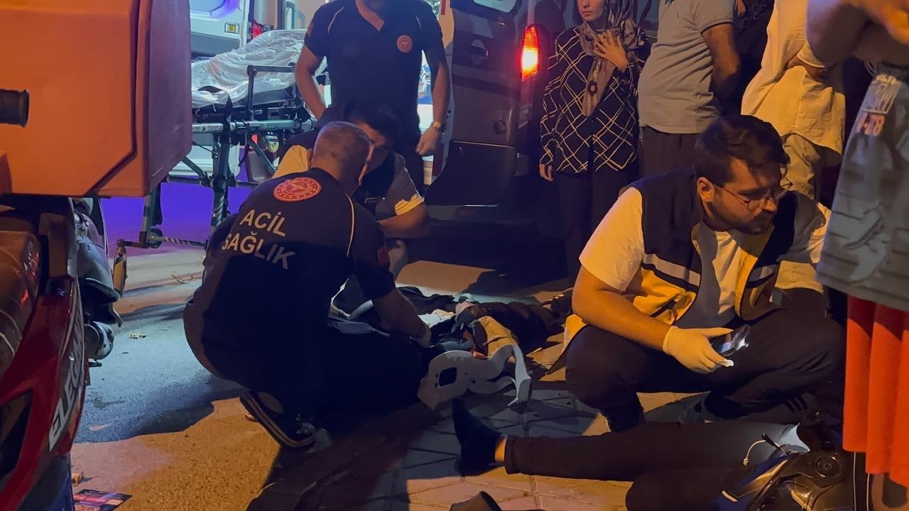 Erzincan’da motosikletler çarpıştı 2 kişi yaralandı