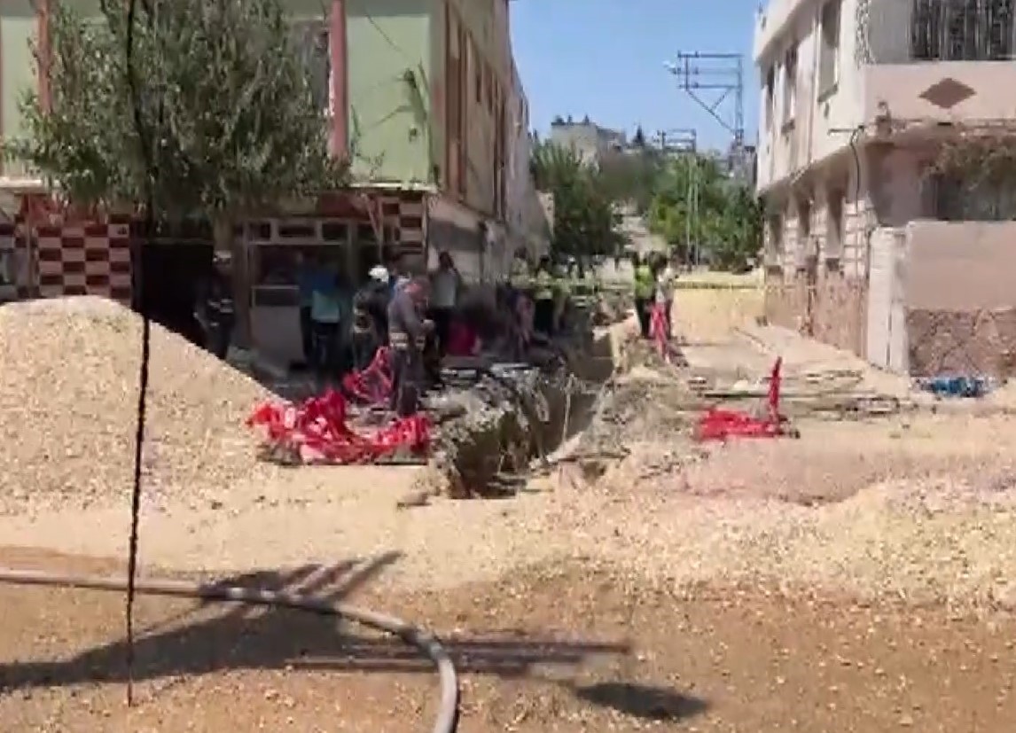 Kilis’te altyapı çalışması sırasında doğalgaz patlaması: Alevler metrelerce yükseğe çıktı