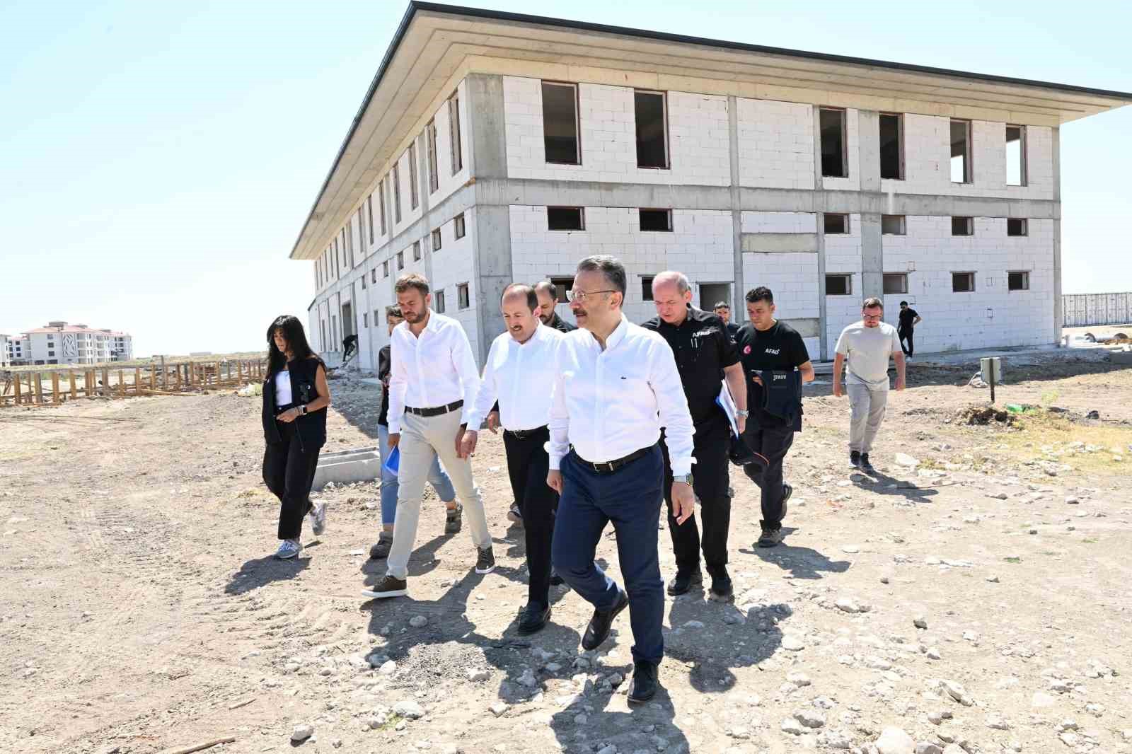 Vali Aksoy, AFAD’ın yeni hizmet binasını inceledi