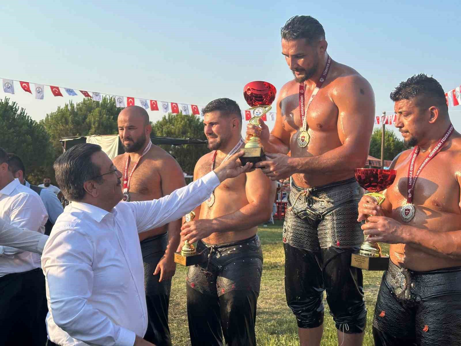 Balıkesir’de Kızıklı Güneşleri’ne 314 pehlivan katıldı