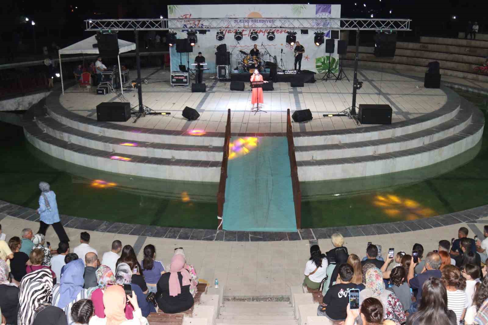 Elazığ Belediyesi yaz etkinliklerinde Evin Gençero sahne aldı