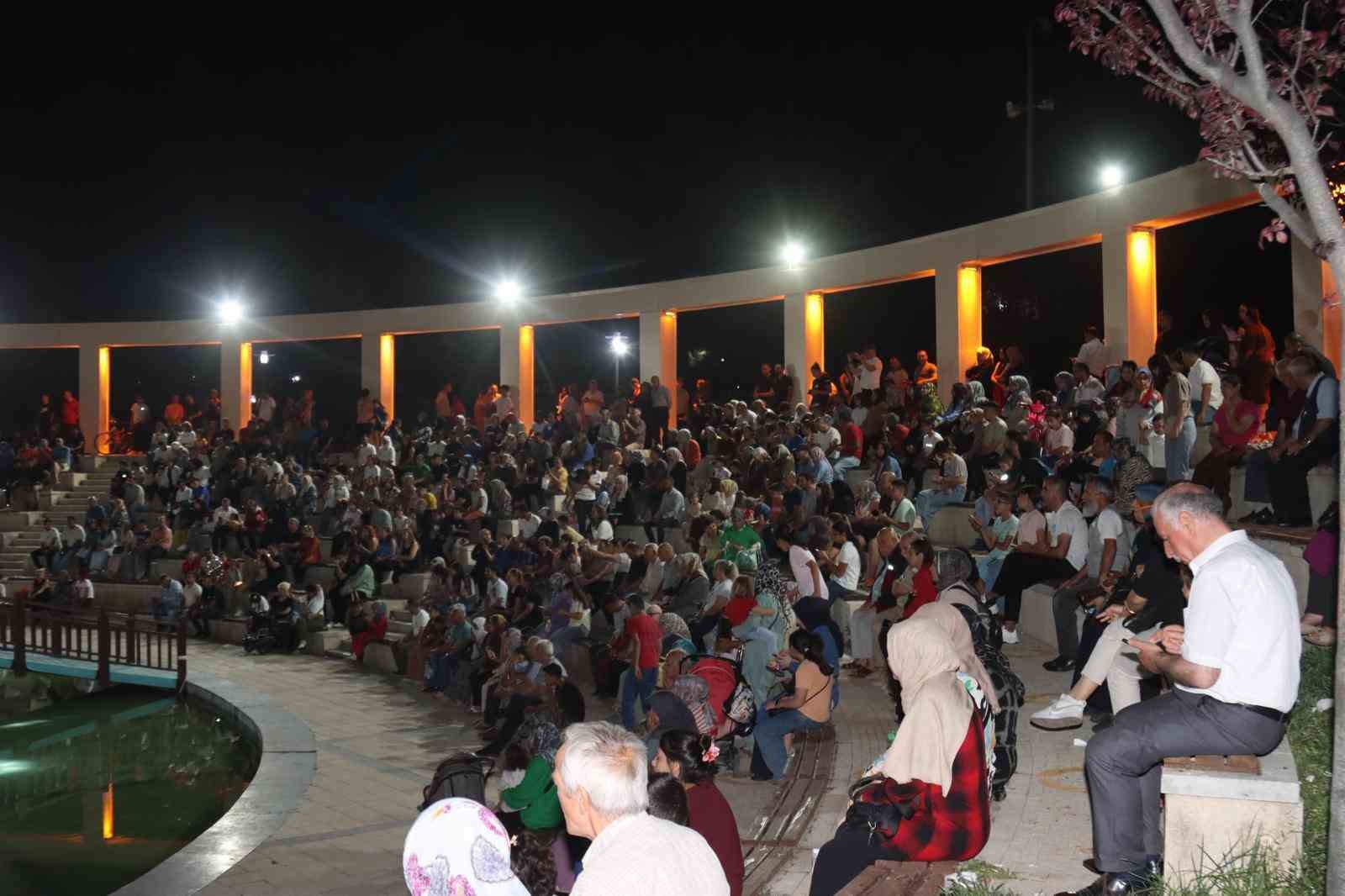 Elazığ Belediyesi yaz etkinliklerinde Evin Gen&ccedil;ero sahne aldı
