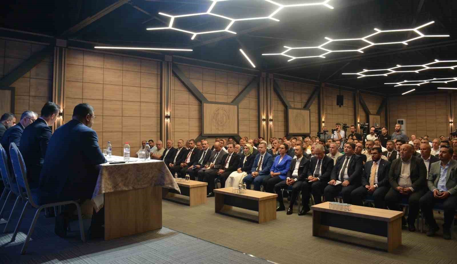 Bakan Işıkhan: "Bugün geleceğe umutla yürüyoruz"