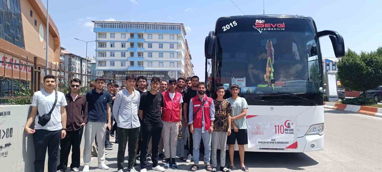 Patnos’tan Gençler, ’Medeniyet, Tarih ve Kültür Kampları’na uğurlandı