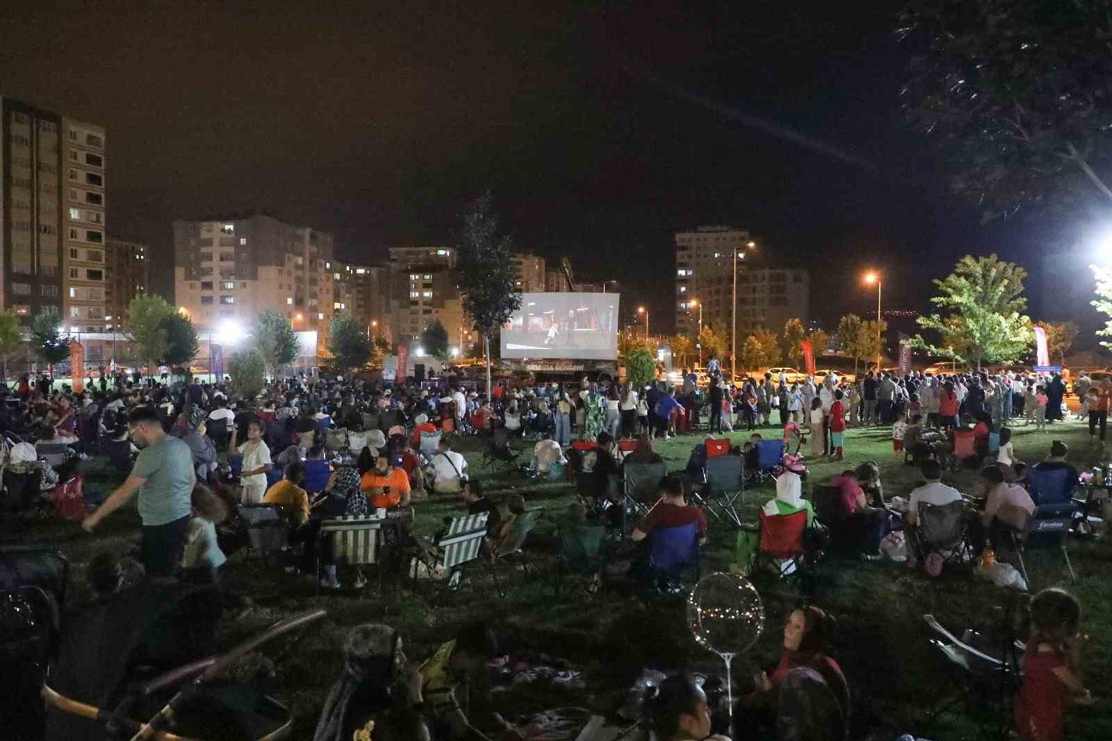 Başkan Palancıoğlu; Sinema Günleri’nde vatandaşlarla bir araya geldi