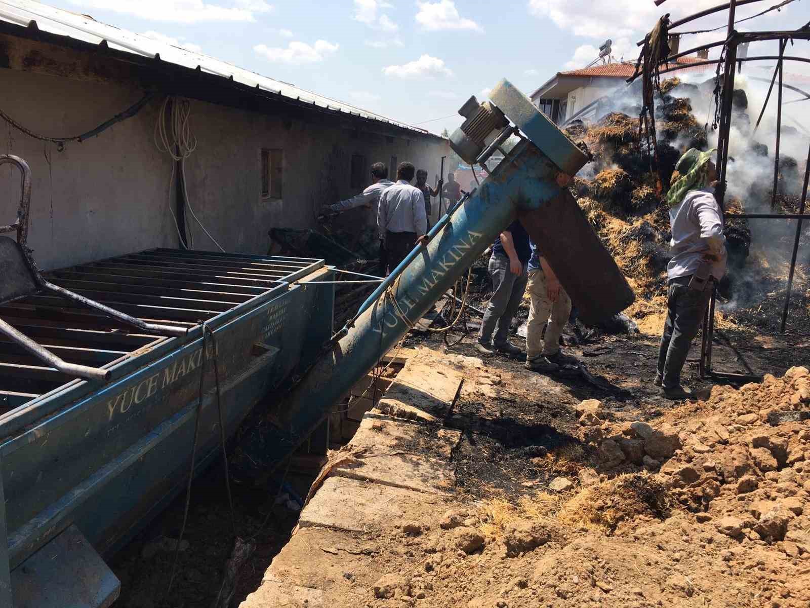 &Ccedil;orum&rsquo;da &ccedil;ıkan yangında 550 balya ot k&uuml;l oldu
