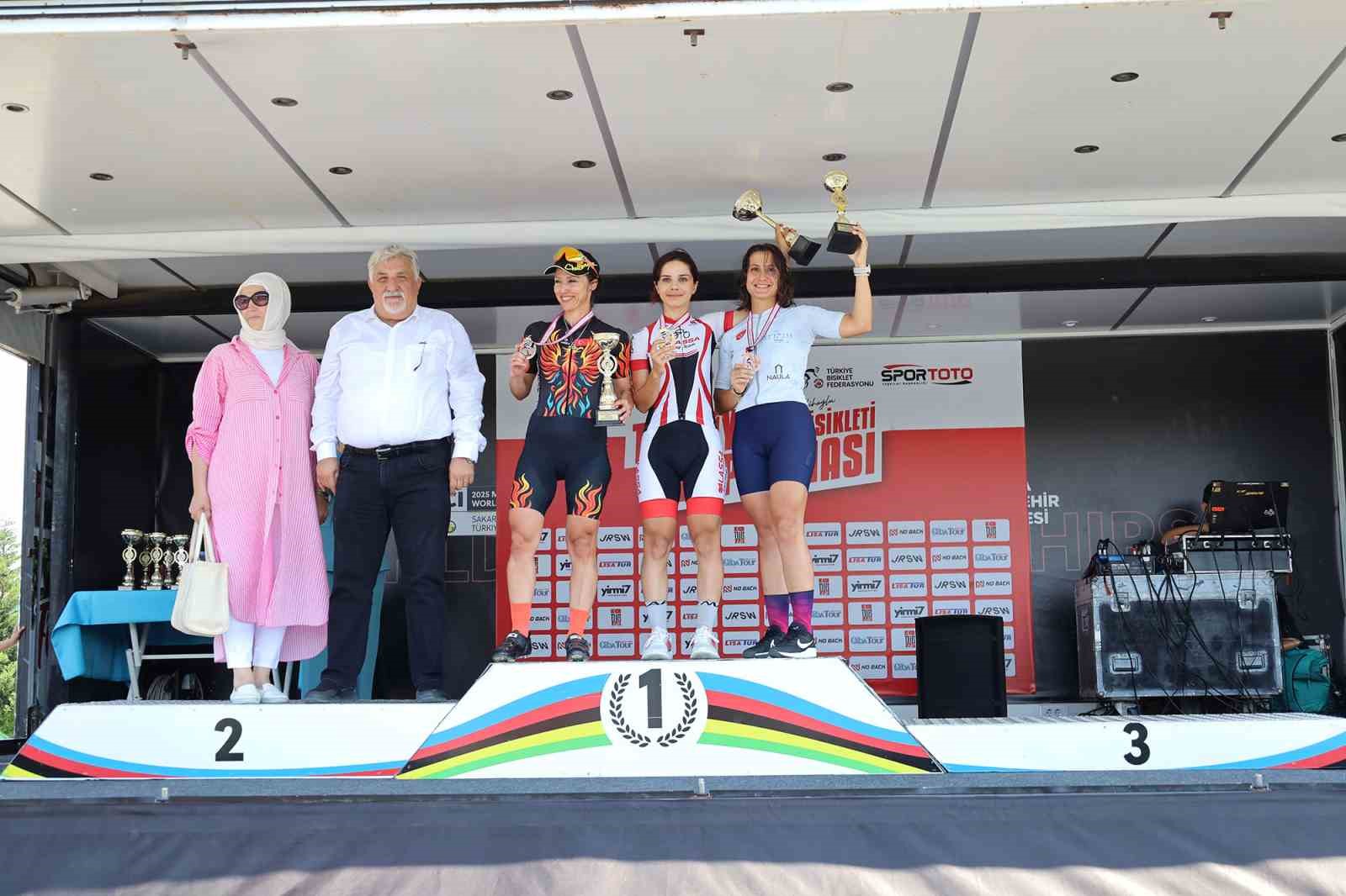 Sakarya’da nefes kesen şampiyona: Genç pedallar zirve için yarıştı