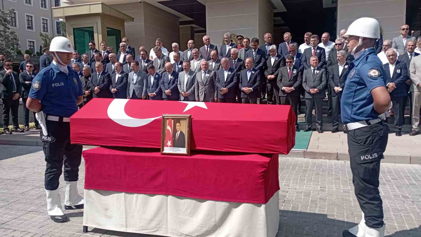 Kazada hayatını kaybeden eski Bitlis Valisi Karaömeroğlu için İçişleri Bakanlığında tören