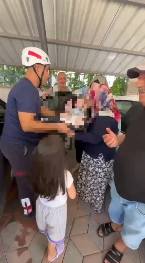 Şanlıurfa’da otomobilde mahsur kalan 3 aylık bebeği itfaiye kurtardı