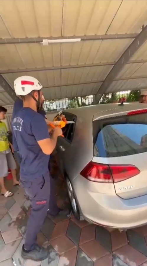 Şanlıurfa&rsquo;da otomobilde mahsur kalan 3 aylık bebeği itfaiye kurtardı
