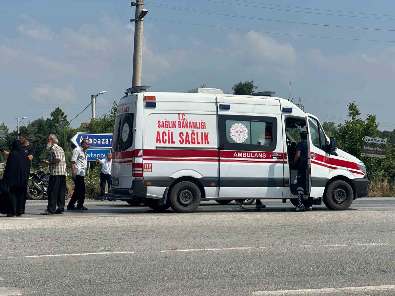 D-100’de hafif ticari araç ile elektrikli bisiklet çarpıştı: 1 yaralı