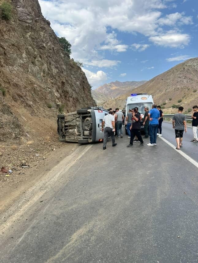 Y&uuml;ksekova-Van kara yolunda kaza: 5 yaralı
