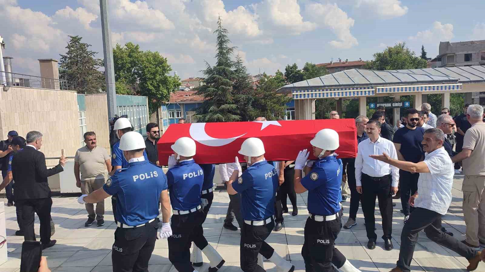 Eski Bitlis Valisi Karaömeroğlu, Ankara’da son yolculuğuna uğurlandı