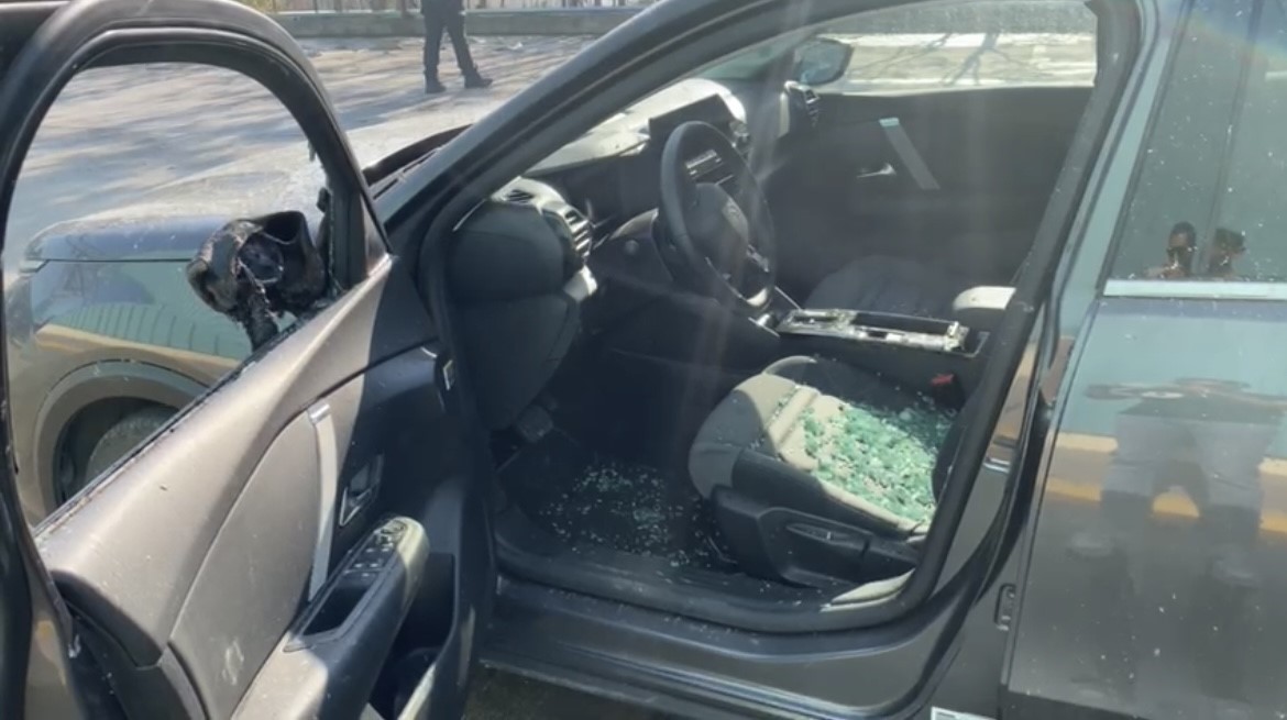 İzmir’de çıkan yangın AVM otoparkına sıçradı, 2 otomobil hasar gördü