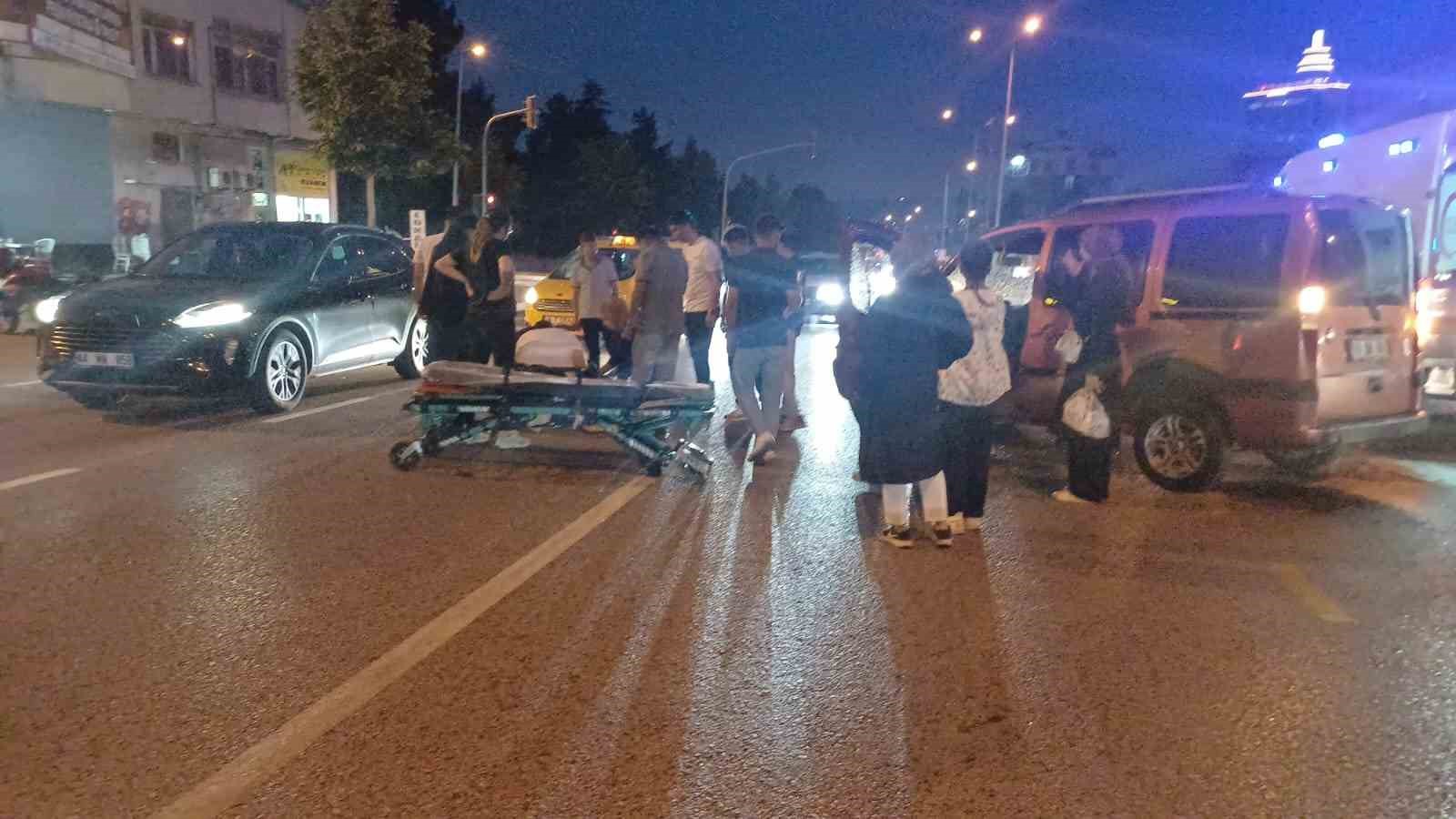 Çorum’da hafif ticari araçla çarpışan motosikletin sürücüsü yaralandı