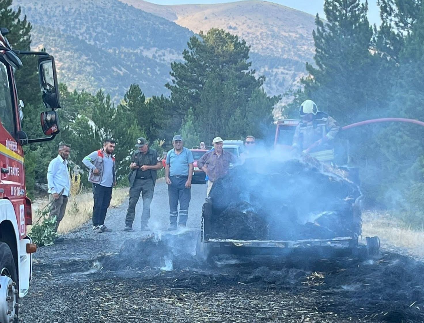 Ankara’da saman yüklü römork yandı
