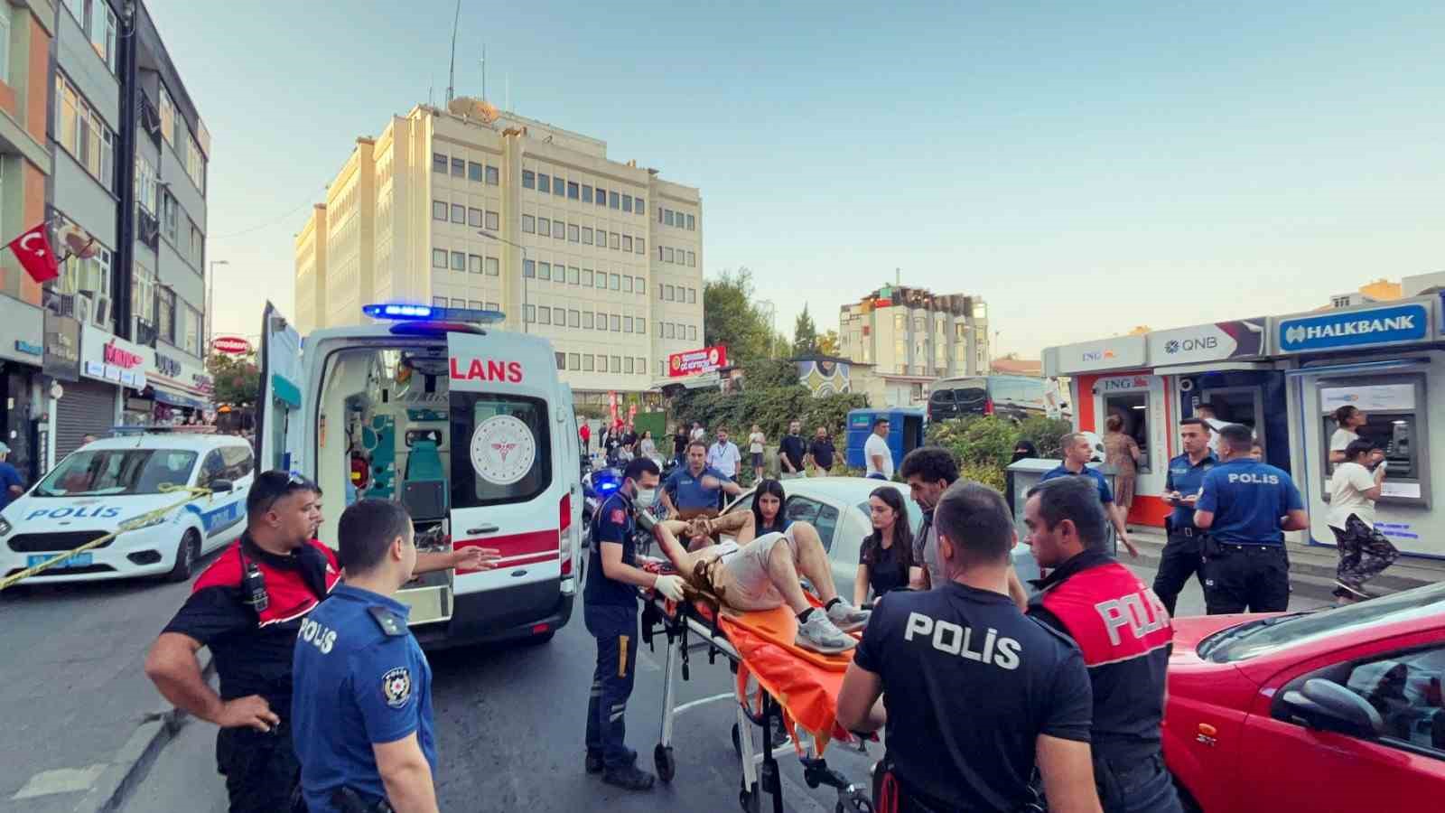 Sokak ortasında husumetlisini bı&ccedil;akladı
