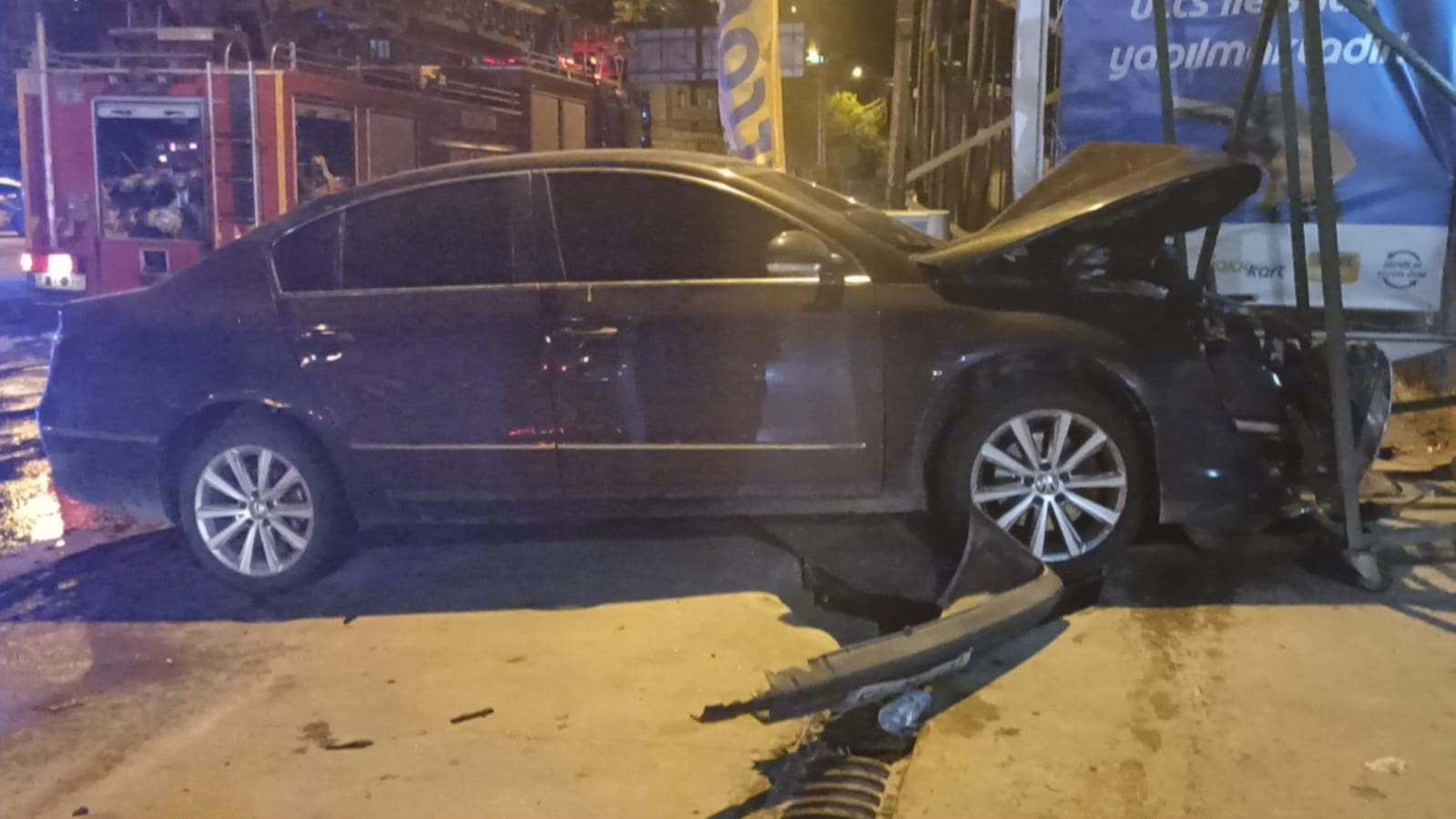 İki otomobil kafa kafaya çarpıştı: 1’i ağır 2 yaralı