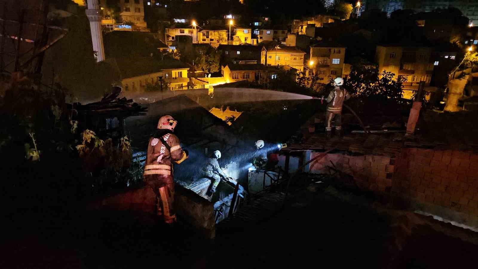 Gaziosmanpaşa’da patlayan buzdolabı evi kül etti