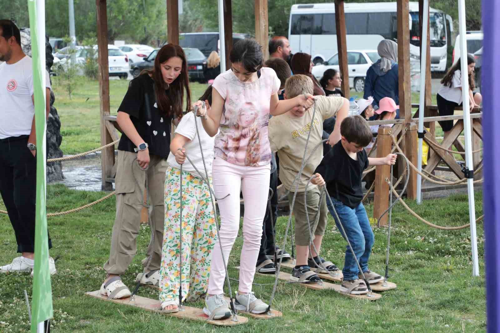Bayburt&rsquo;ta &ccedil;ocuklar geleneksel T&uuml;rk oyunlarıyla tanıştı
