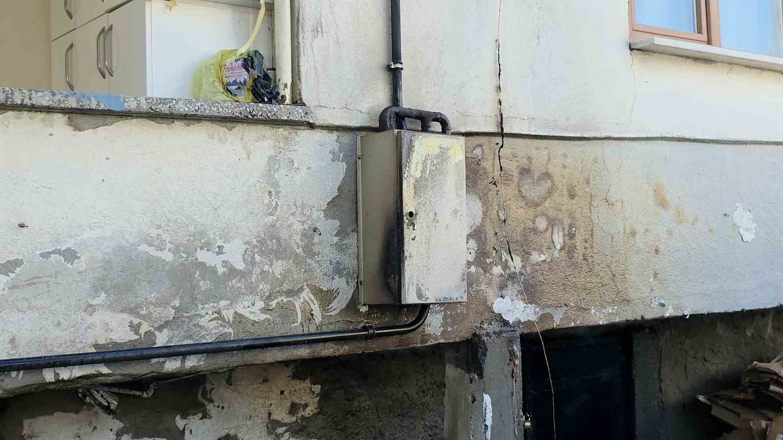 Devriye atan polislerin fark ettiği yangın kısa sürede söndürüldü