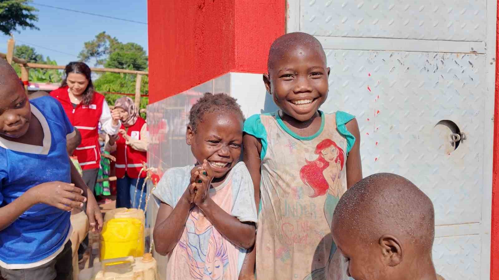 Türk Kızılay, açtığı su kuyularıyla umut olmaya devam ediyor