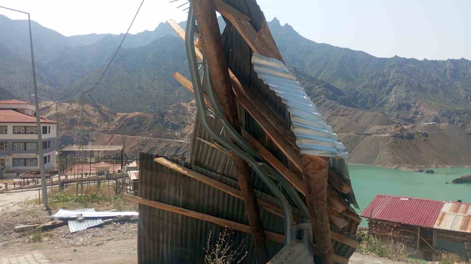 Artvin’de fırtına ve sağanak yağış tahribata yol açtı