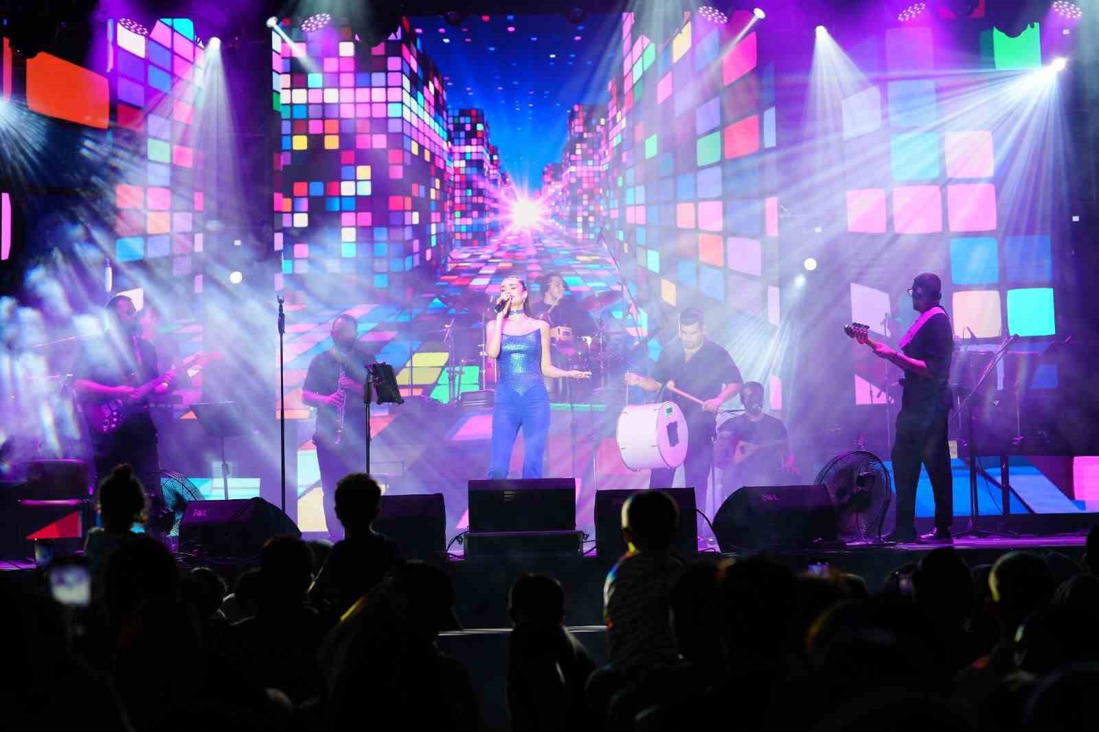 33.Uluslararası Akçaabat Müzik ve Halk Oyunları Festivali’nde unutulmaz akşam