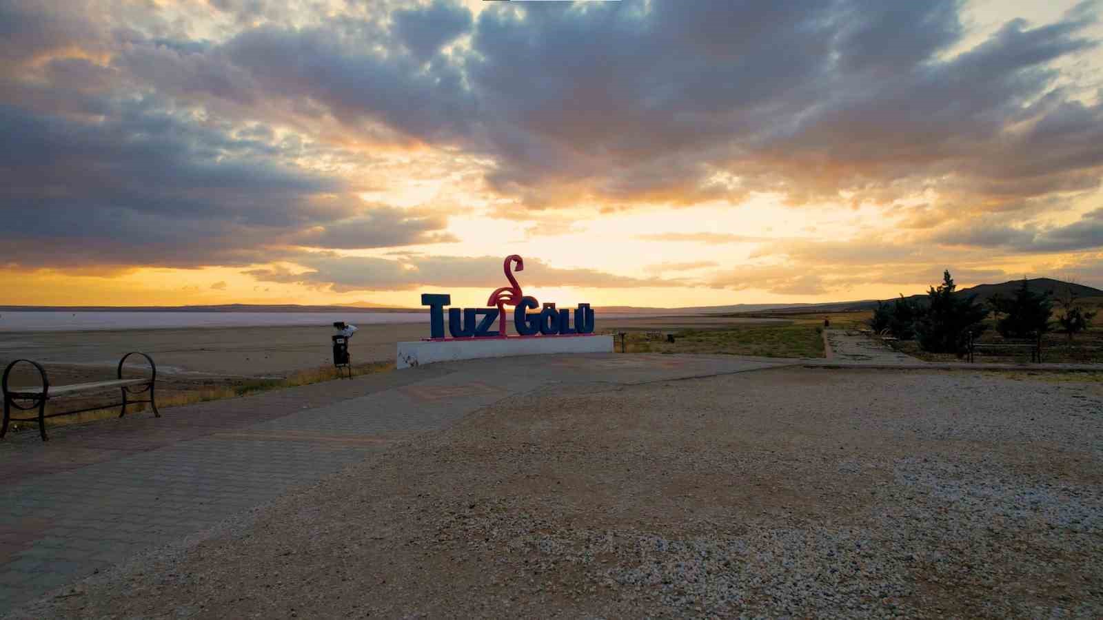 Tuz Gölü’nde mest eden gün batımı