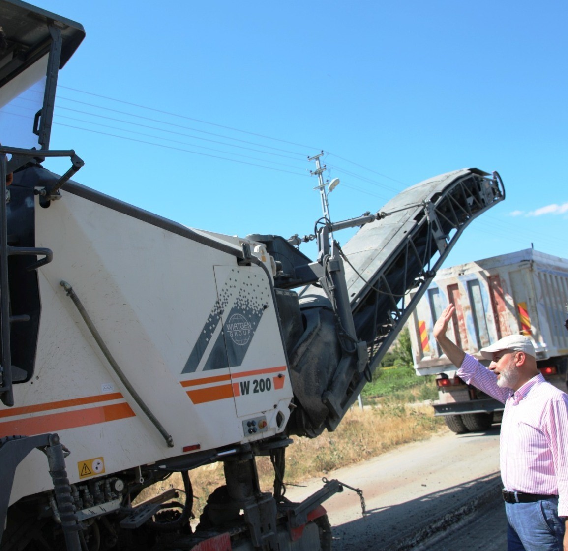 Başkan Çolakbayrakdar: "Kırsal mahallelerimizin de çehresini değiştiriyoruz"