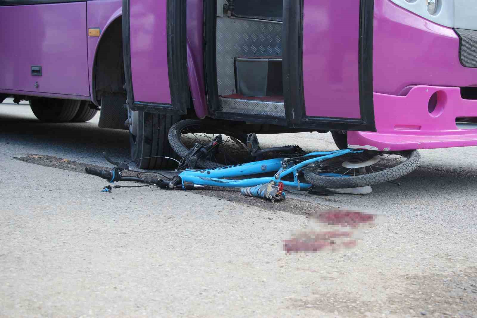 Bisikletiyle sokağa fırlayan çocuk otobüsün altında kaldı