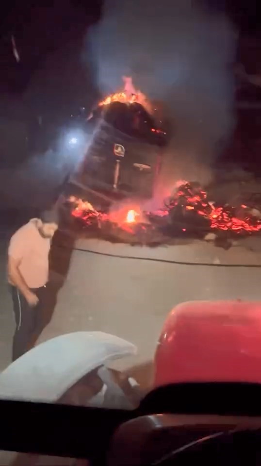 Elazığ’da samanlar alevlere teslim oldu