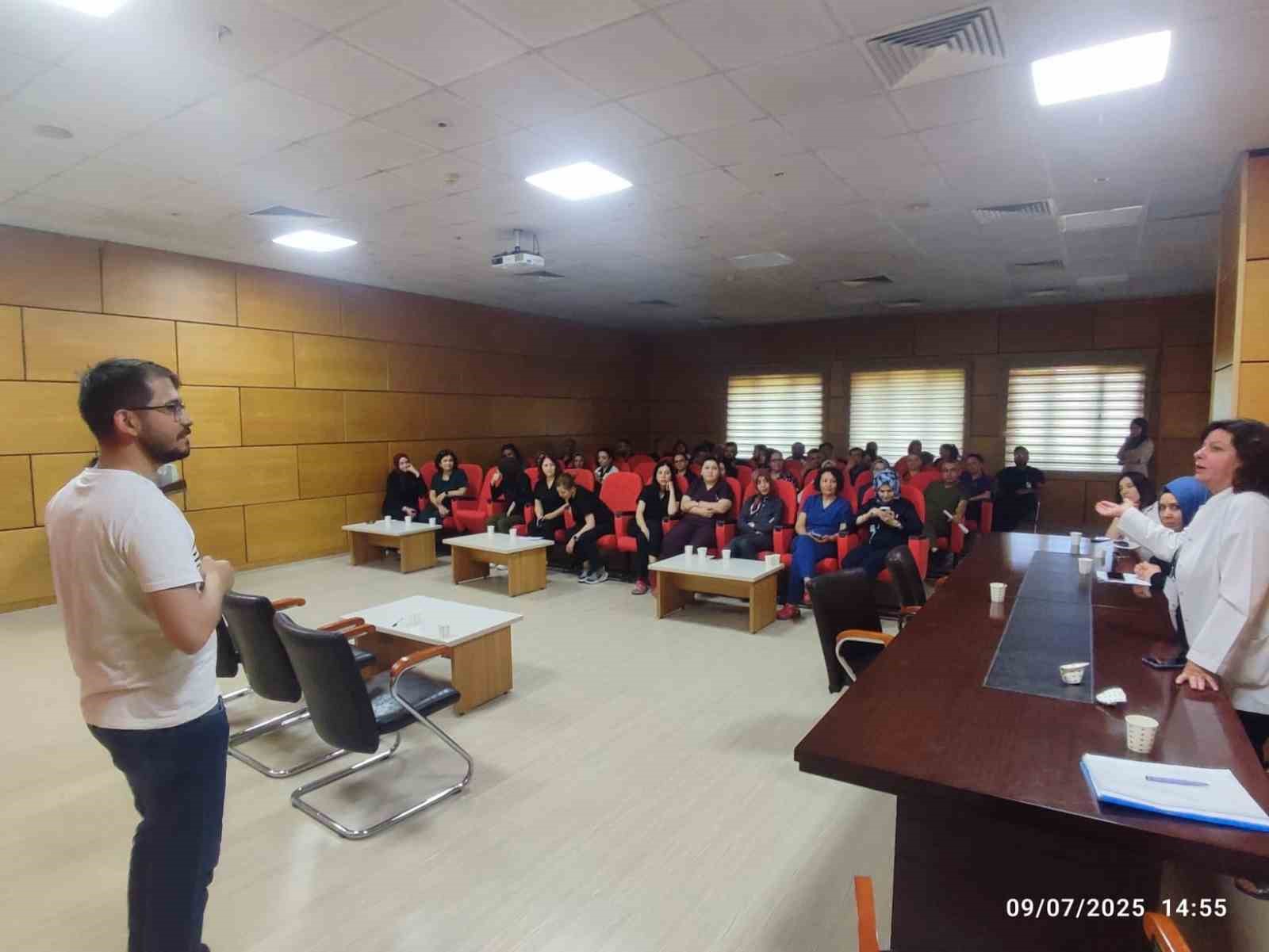 Afyonkarahisar Devlet Hastanesi’nde tıbbi cihaz güvenliği eğitimi