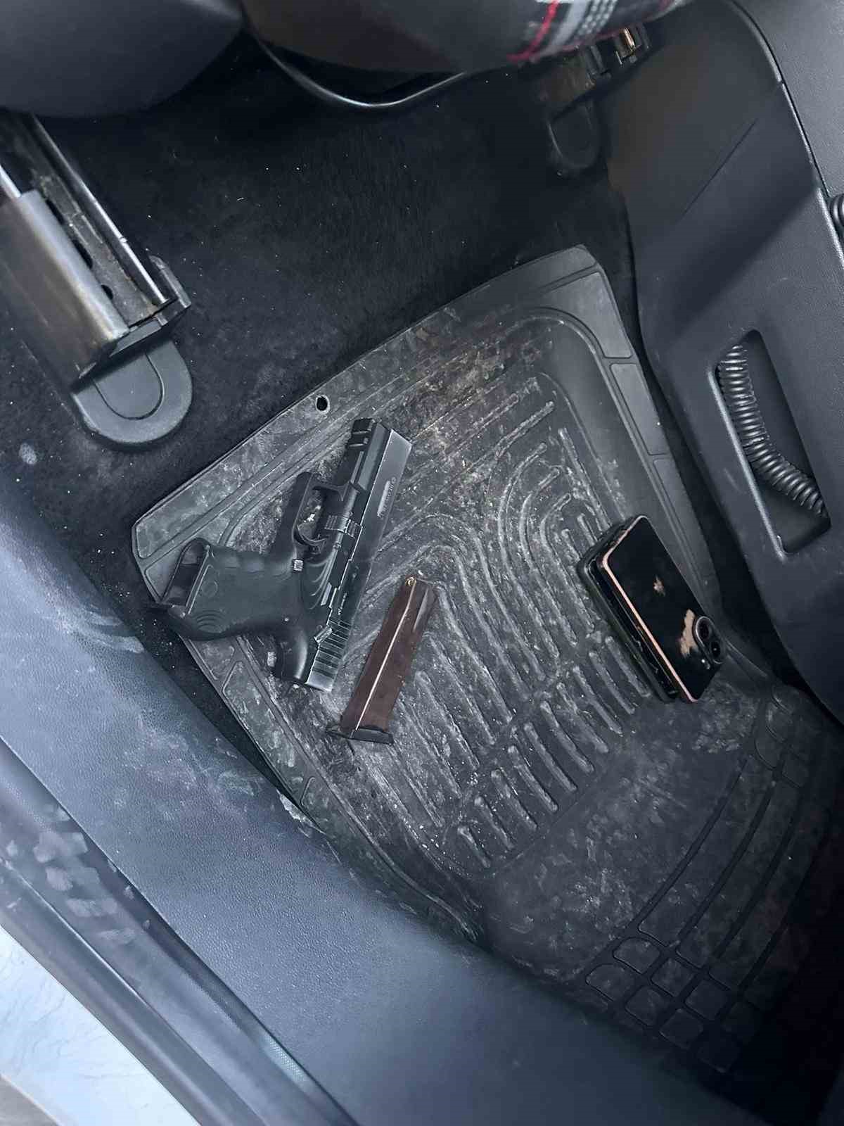 Kurusıkı tabancayla atış yapan şahıslar g&ouml;z altına alındı
