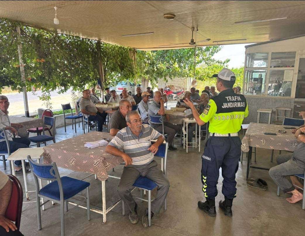 Efeler’de motosiklet sürücülerine kask ve güvenli sürüş eğitimi