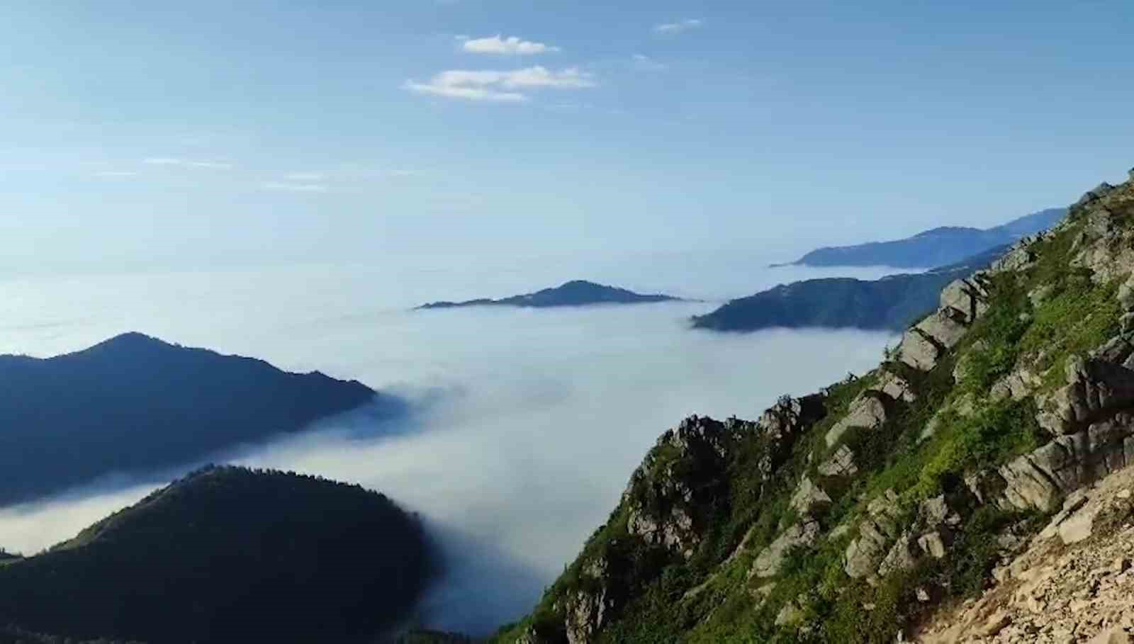Göldeki yüzen adalar hava durumunu önceden söylüyor