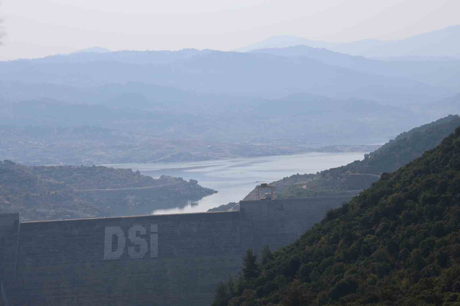 350 milyon metreküp depolama hacmine sahip Adnan Menderes Barajı’nda doluluk seviyesi yüzde 12’ye düştü