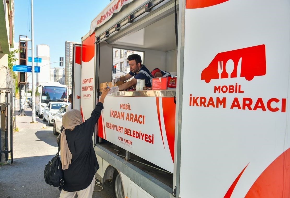 Esenyurt Belediyesi’nden sınav günü öğrencilere ikram desteği