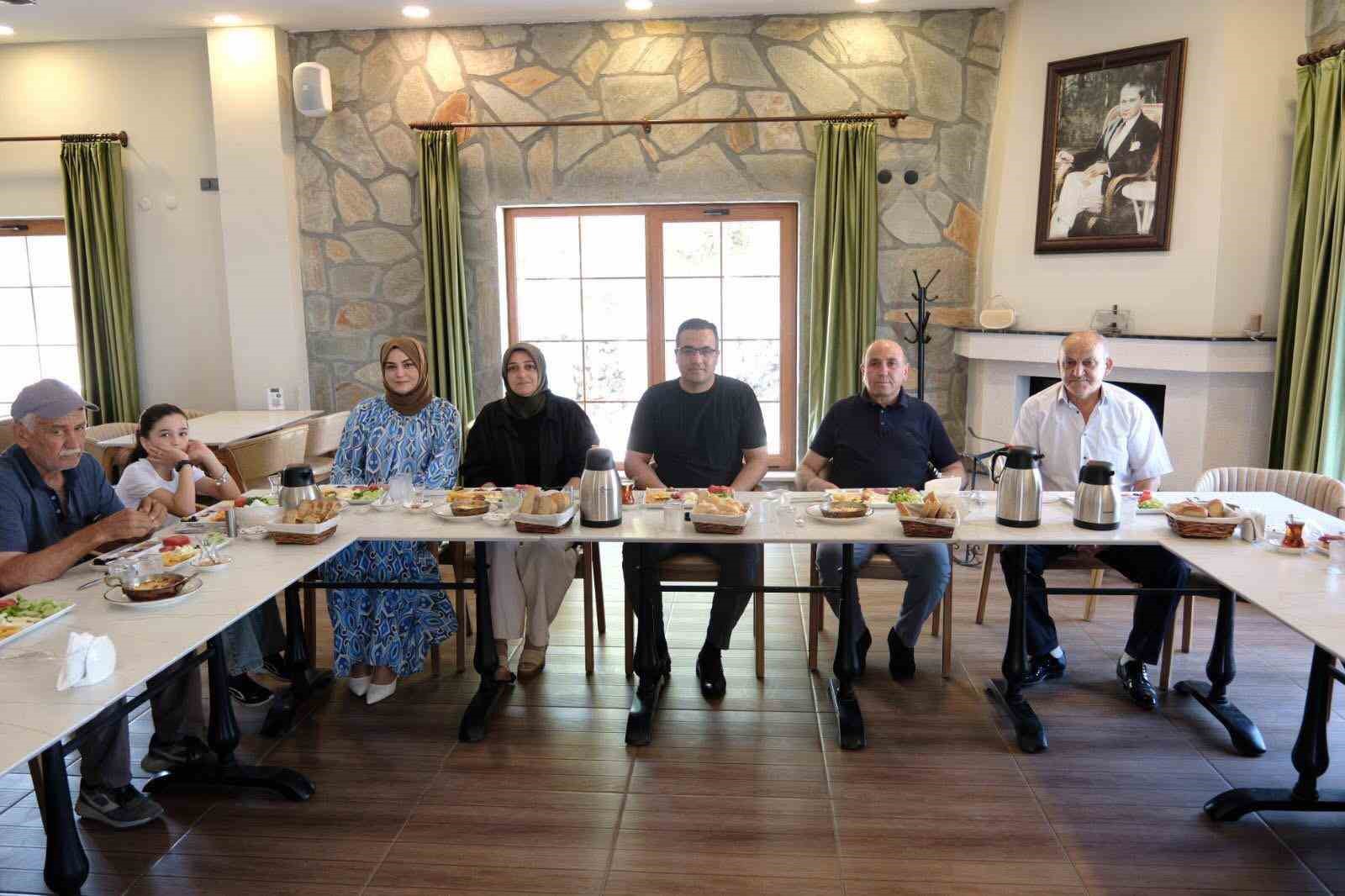 Sarıg&ouml;l kaymakamı Dalak, Kıbrıs gazileri ile bir araya geldi
