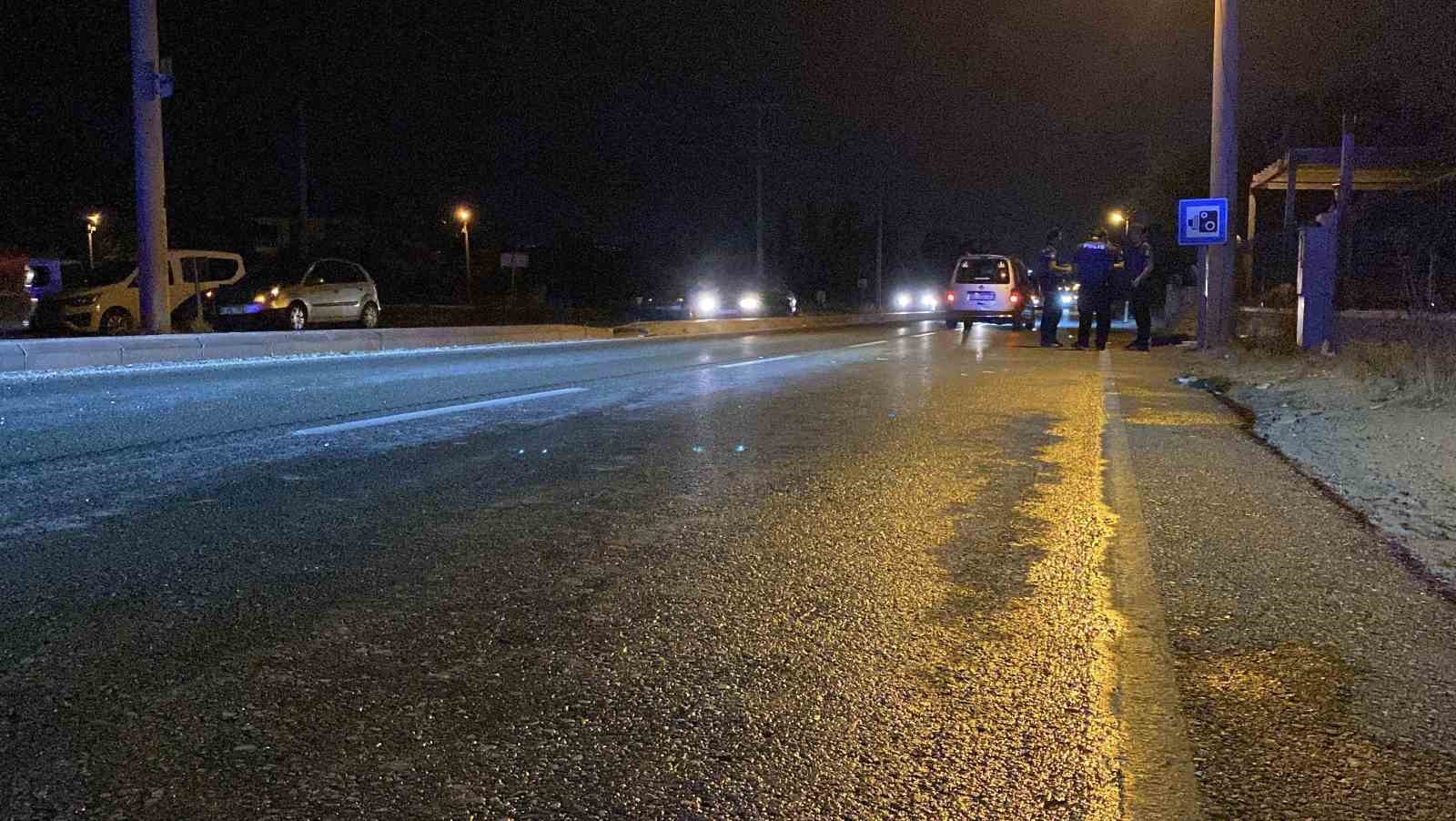 Otomobilin yayaya &ccedil;arptığı kaza g&uuml;venlik kamerasına yansıdı
