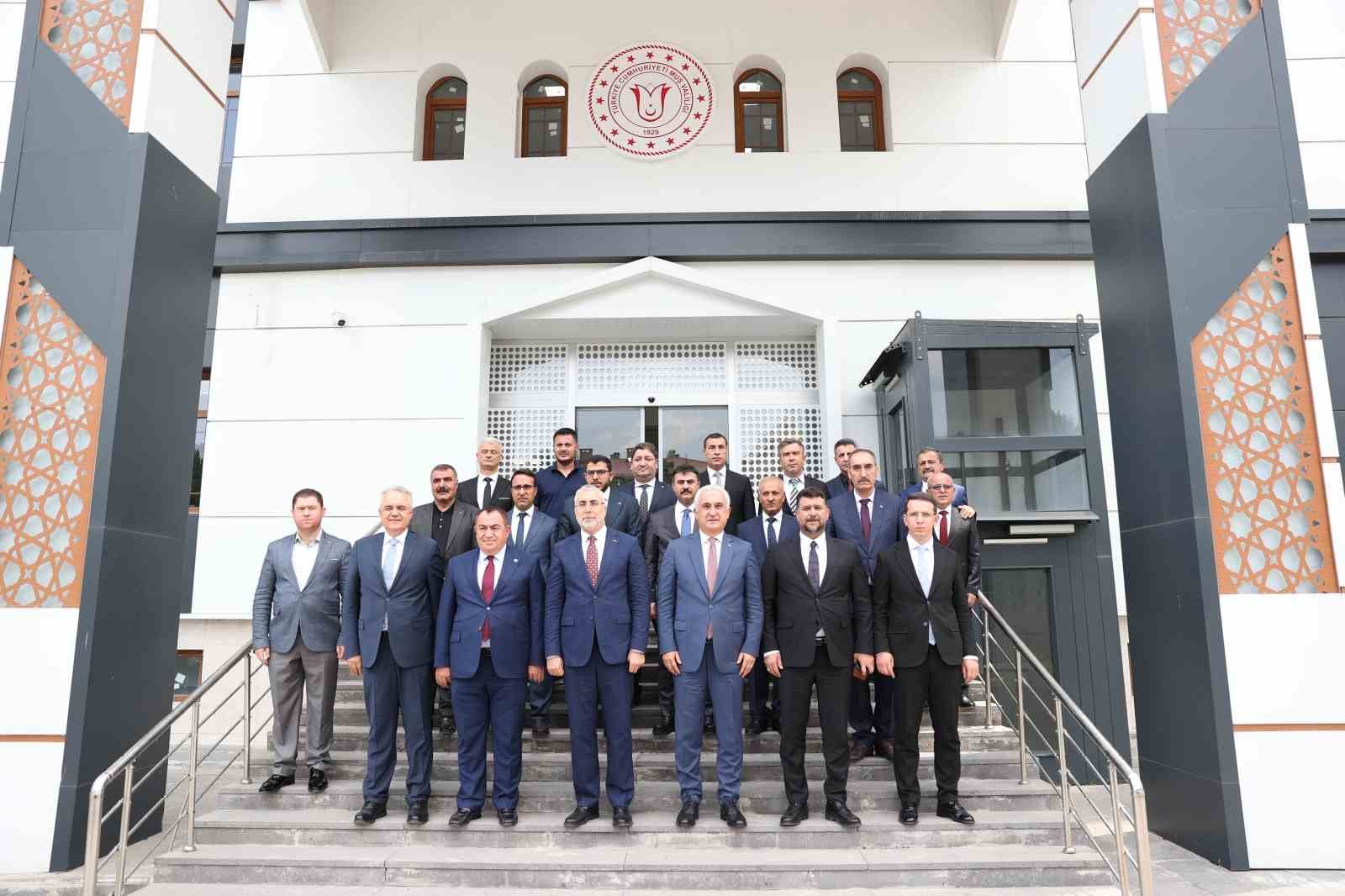 Bakan Işıkhan Muş’ta ’Terörsüz Türkiye’ vizyonunu anlattı