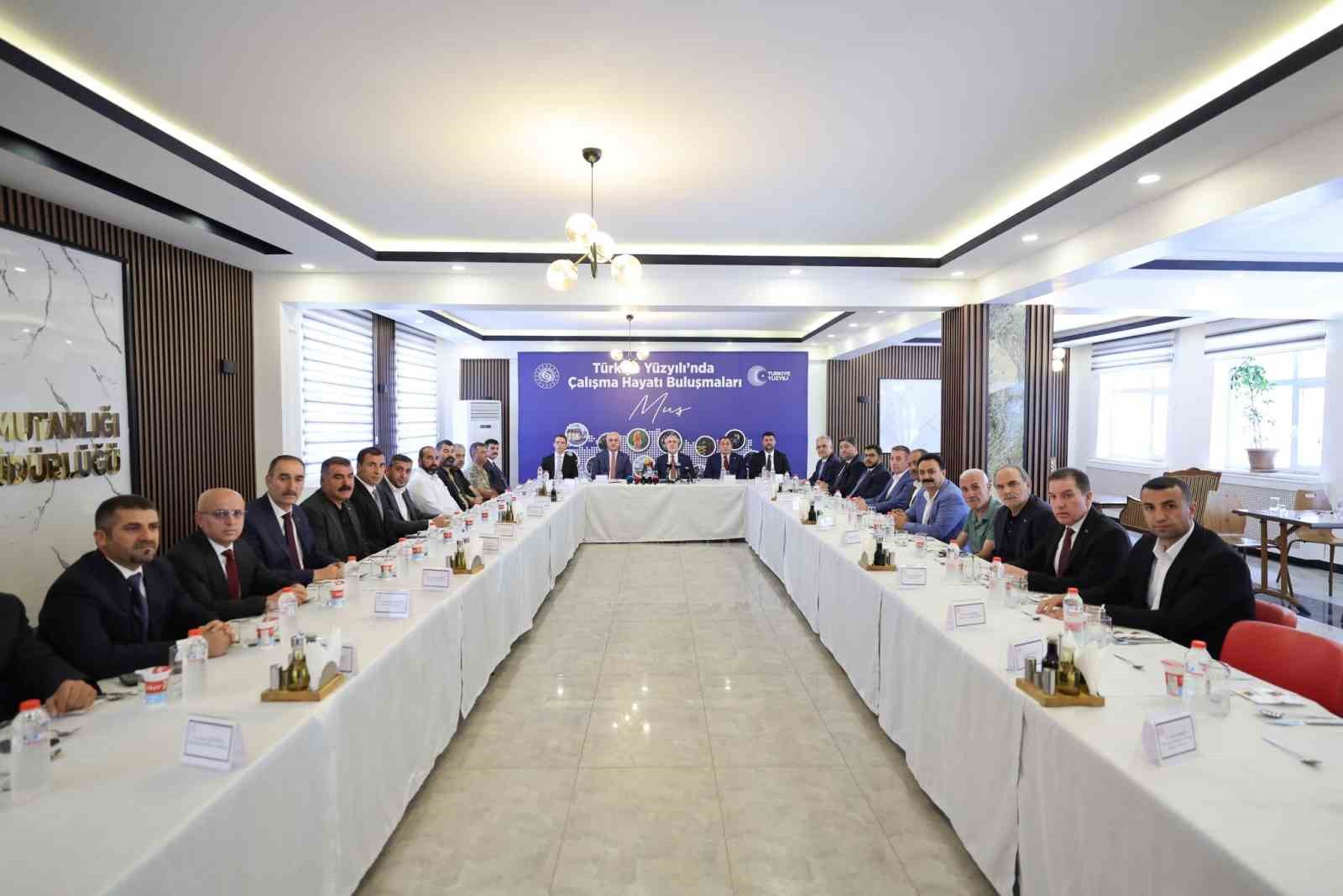 Bakan Işıkhan: "Dağların arasında silah sesleri değil, üretimin sesi yankılanacak"