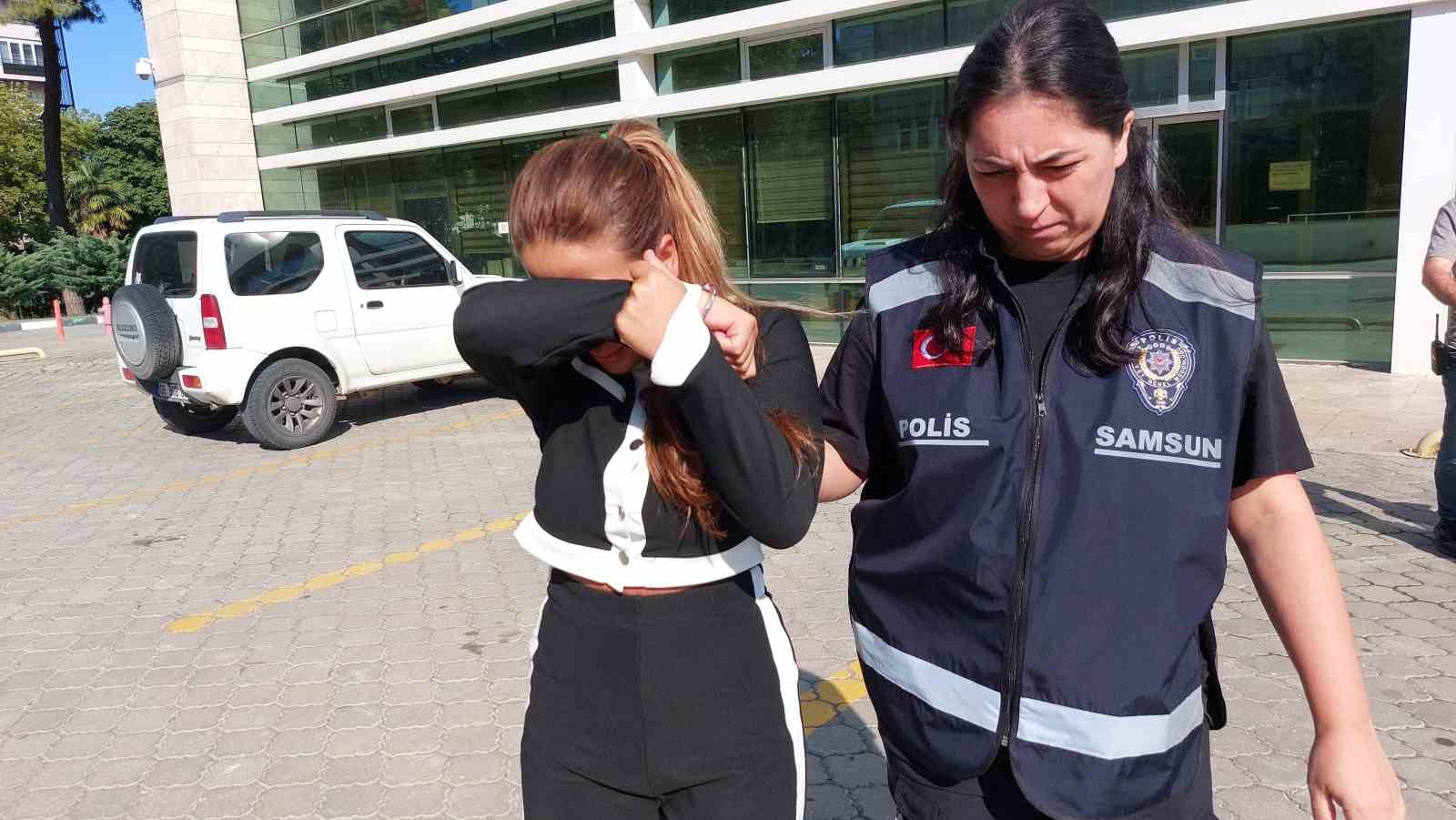 Genç kadın yengesini bıçakladı