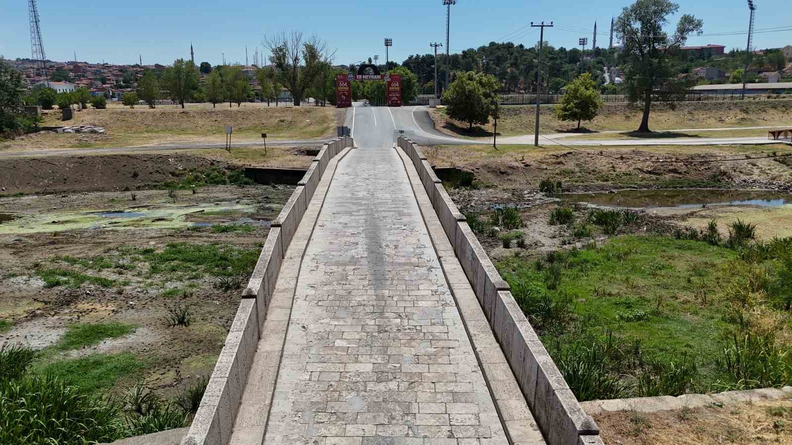 Tunca Nehri’nde su akışı durdu