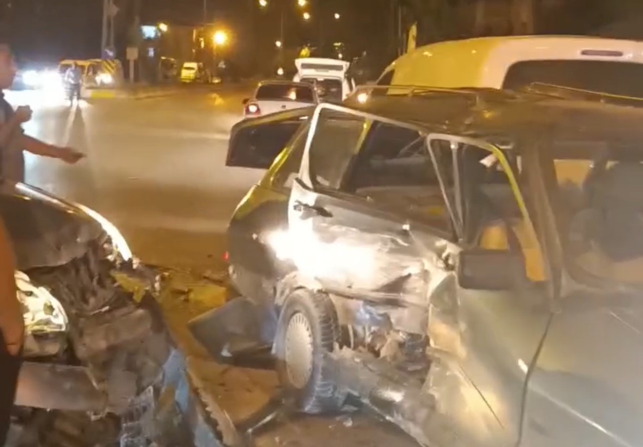 Van’da üç aracın karıştığı kazanın kamera görüntüleri ortaya çıktı