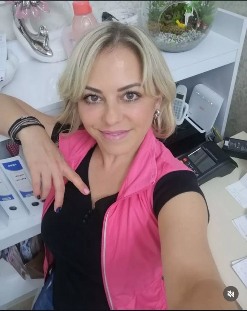 İzmir’de boşandığı eşi tarafından öldürülen kadın son yolculuğuna uğurlandı