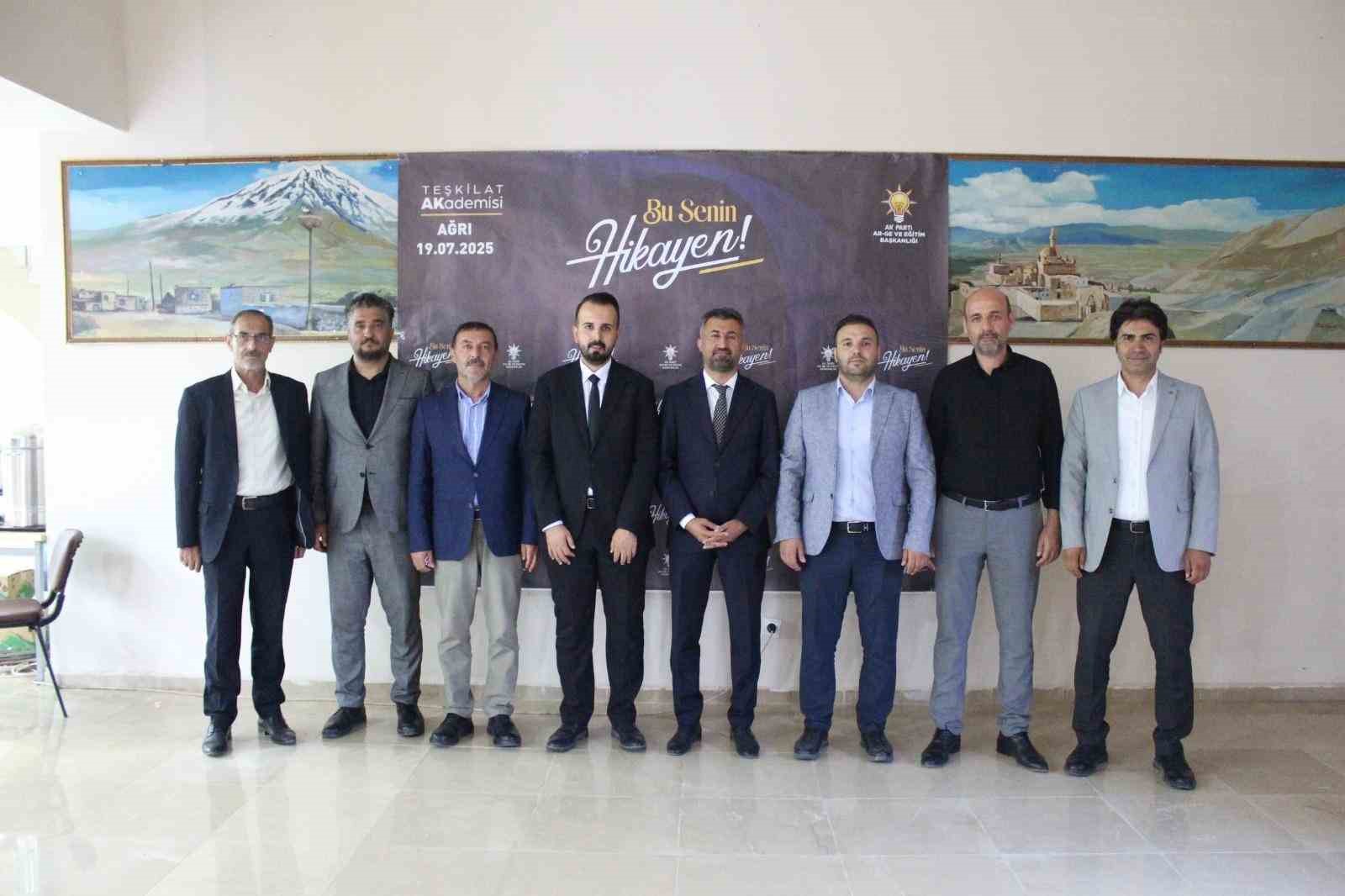 AK Parti Ağrı teşkilatı eğitim programında buluştu