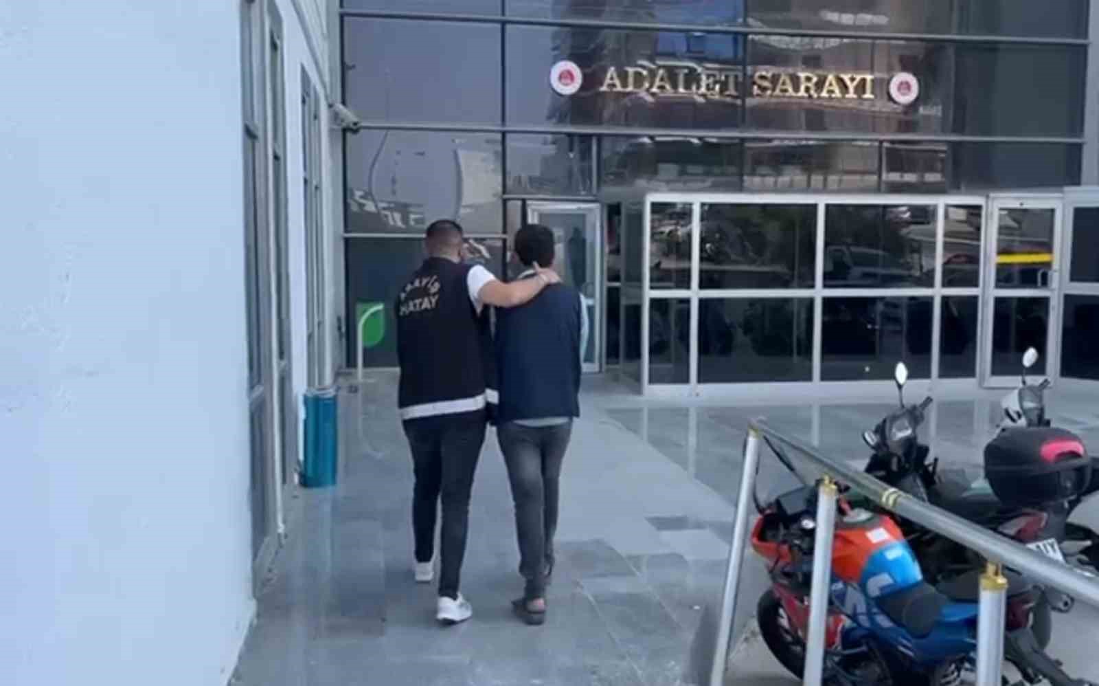 Hatay’da hapis cezası ile aranan göçmen kaçakçısı yakalandı