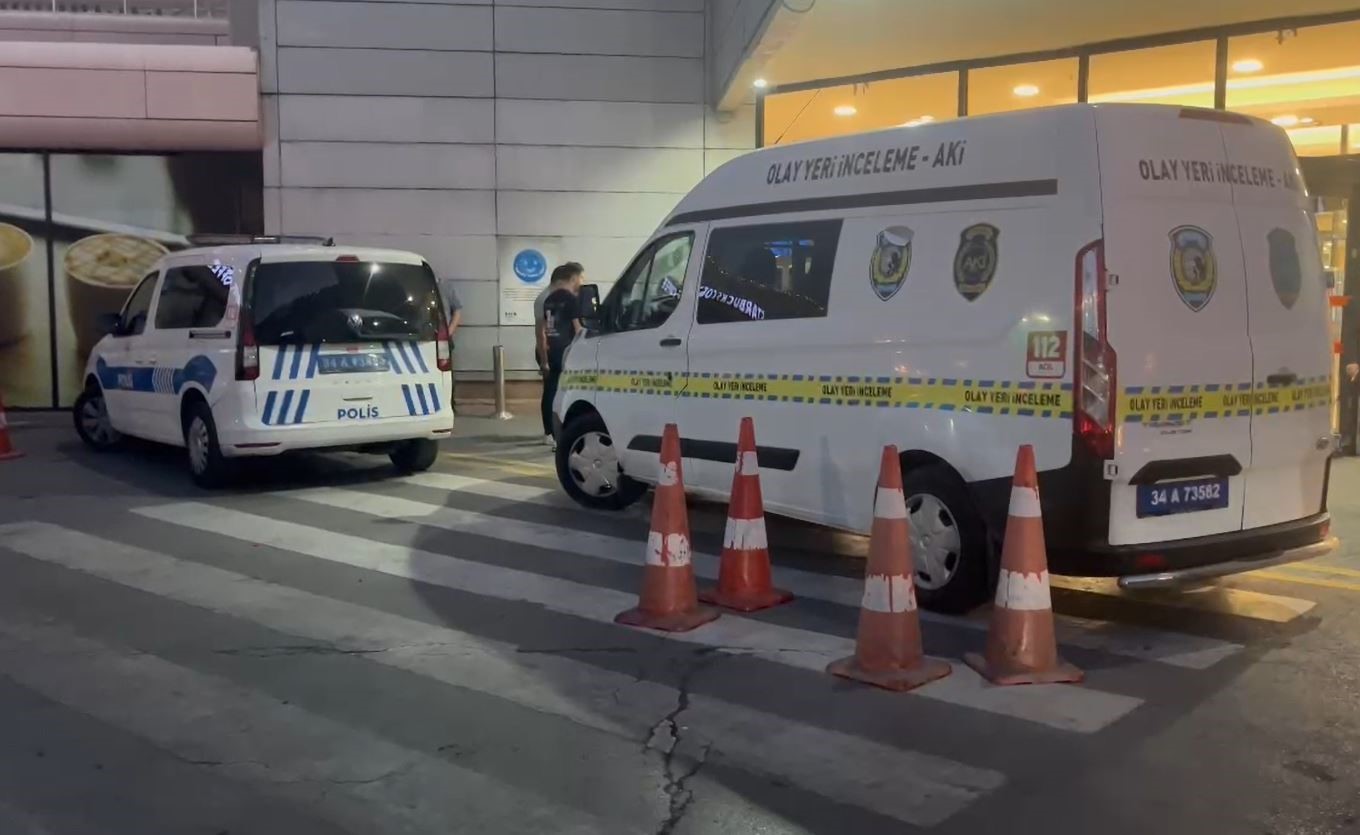 Beylikdüzü’nde AVM’nin yemek katının asma tavanı çöktü: 1 kişi yaralandı